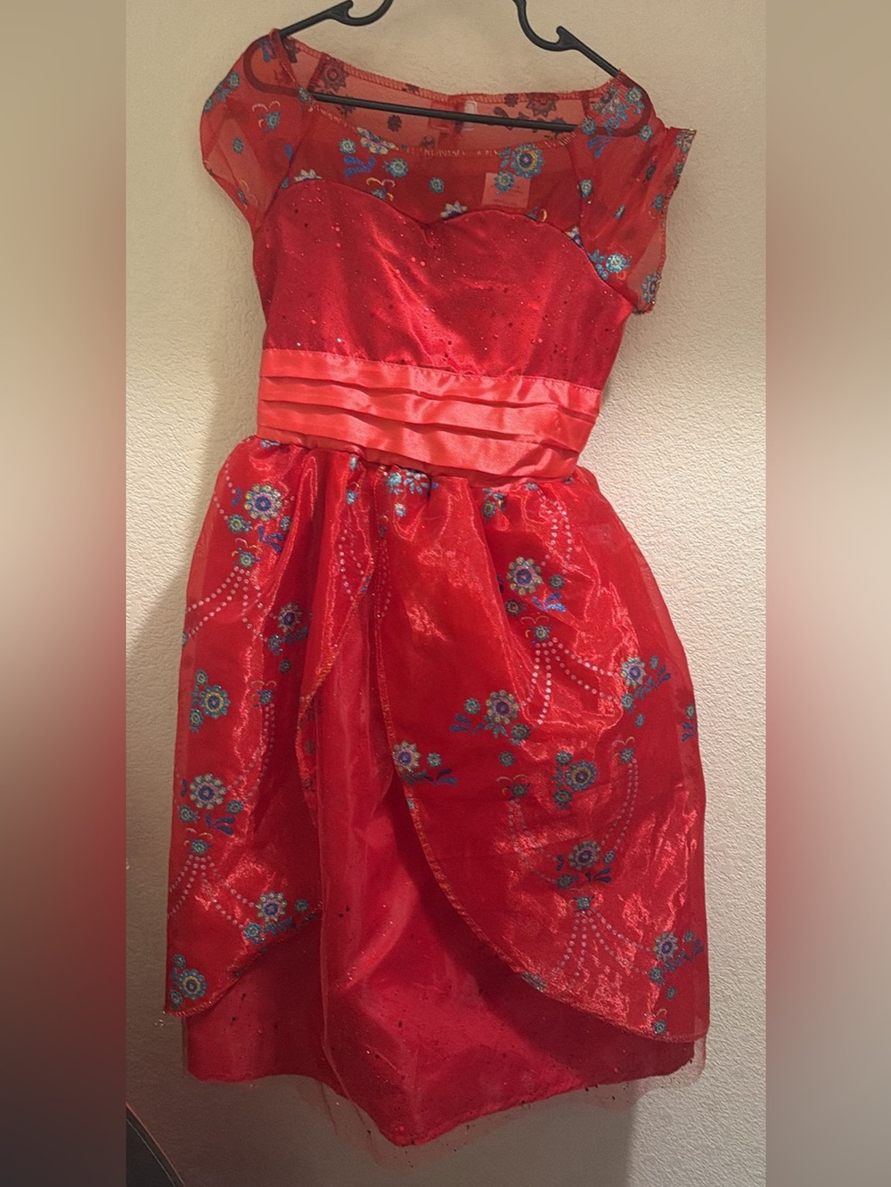 Elena of Avalor Dress Girls Size 4-6x (lights up and sings)